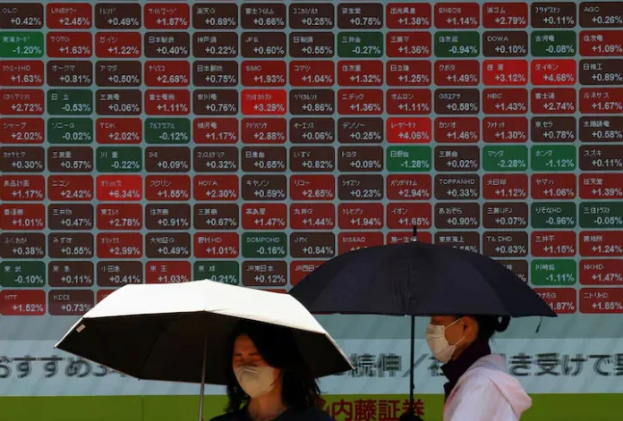 Stock market charts showing gains in Asian indices including Nikkei, CSI300, and VN-Index, amid global rate cut speculation and shifting investor sentiment.